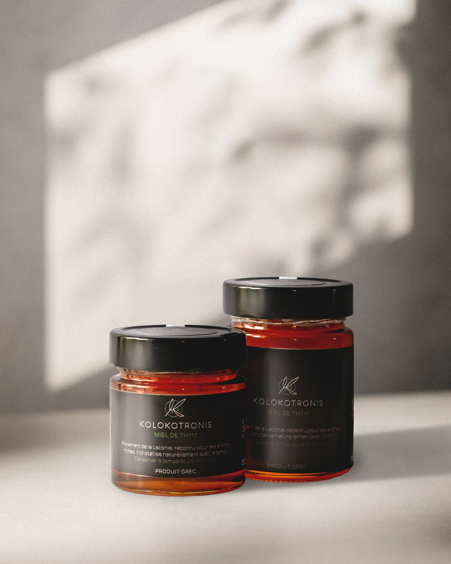 Miel de thym grec, de la Laconie. Disponible en pot en verre de 280g ou 420g.