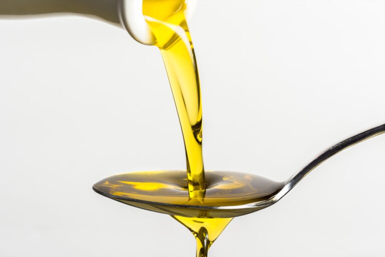 1 cuillère, 100 bienfaits – l’huile d’olive à jeun, le bon réflexe du matin