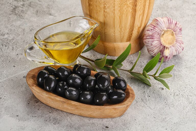 Olives Kalamon grecques du Magne de Laconie, conservées dans l'huile d'olive vierge extra
